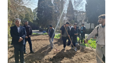 بازدید محسن سیلسپور، رئیس مرکز از عملیات آماده‌سازی زمین و کاشت نشاء کلم بروکلی هنرجویان هنرستان کشاورزی مستقر در مرکز
