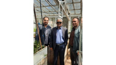 بازدید دکتر محسن سیلسپور، رئیس مرکز از گلخانه گیاهان دارویی هنرستان مرکز