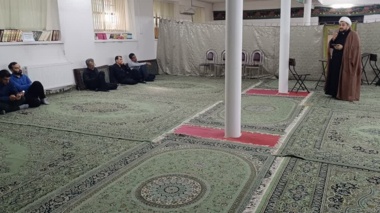 طنین زمزمه قرائت زیارت عاشورا در مرکز تحقیقات کشاورزی استان تهران